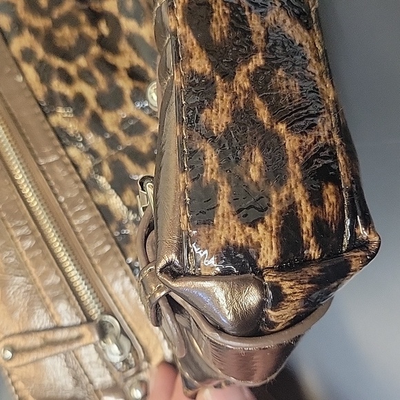 Leopard Print Crossbody Purse - Picture 6 of 8